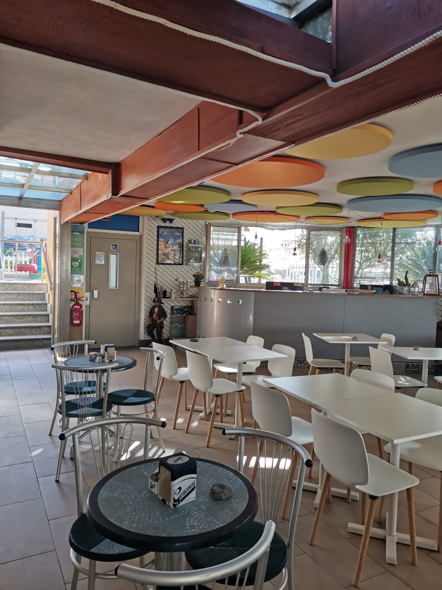 image of restaurant exterior (for a mexican restaurant)